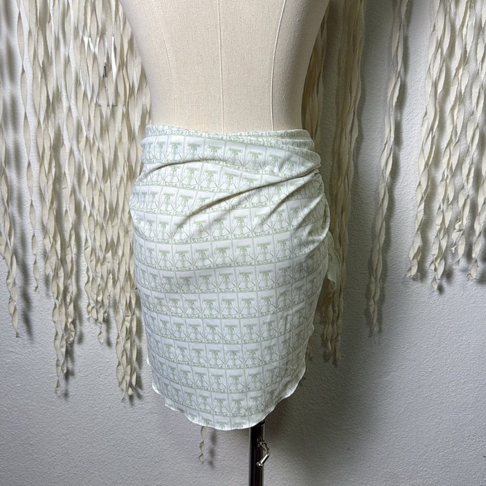 Burberry London Green and White Sarong or Hair Scarf - Picture 3 of 12